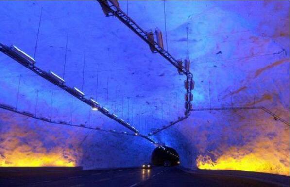 世界十大奇特隧道，第四条隧道乘客可一路观景