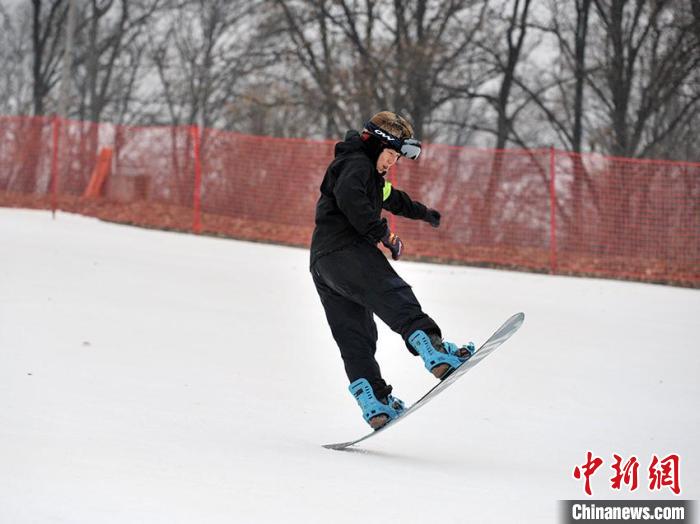 新雪季开滑第一板 吉林拉开冰雪经济大幕