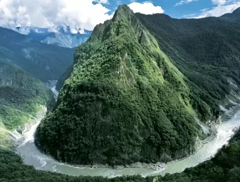 雅鲁藏布大峡谷位于哪里（雅鲁藏布大峡谷景区介绍）