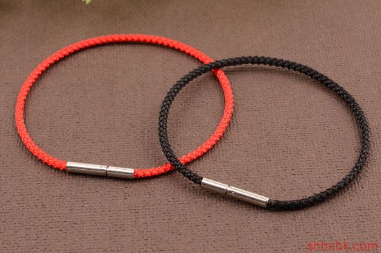 红绳和黑绳有什么说法呢 红绳子和黑绳子可以一起带在手上吗