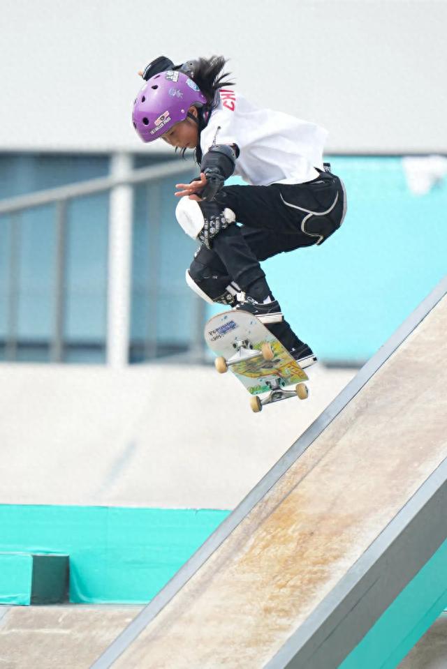 “我对滑板一见钟情！”13岁的她，成为中国最年轻亚运冠军
